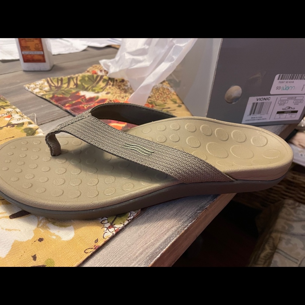 Vionic wave flip flops